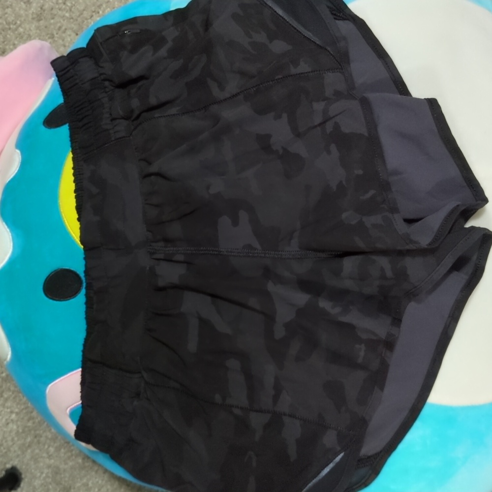 Lululemon Hotty Hot Short II *2.5"